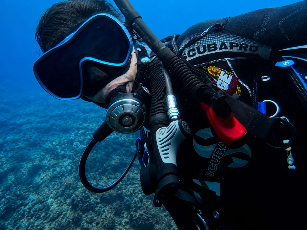 Yuji Kiya mergulhando no Japão — KAGE DIVING TEAM, curso de mergulho em português